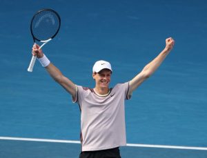 Jannik Sinner, Avustralya Açık’ta Djokovic’i yenerek tarihe geçti, finale yükseldi
