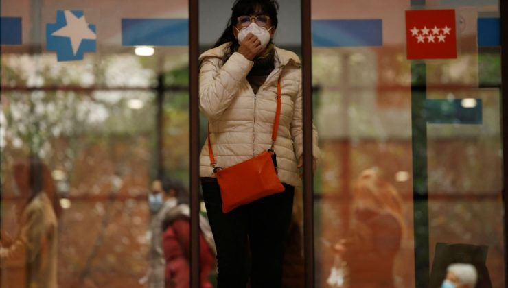 İspanya’da hastanelerde maske zorunluluğu getirildi