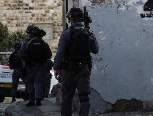 İsrail güçleri son 100 günde Batı Şeria’da 5 bin 875 Filistinliyi gözaltına aldı