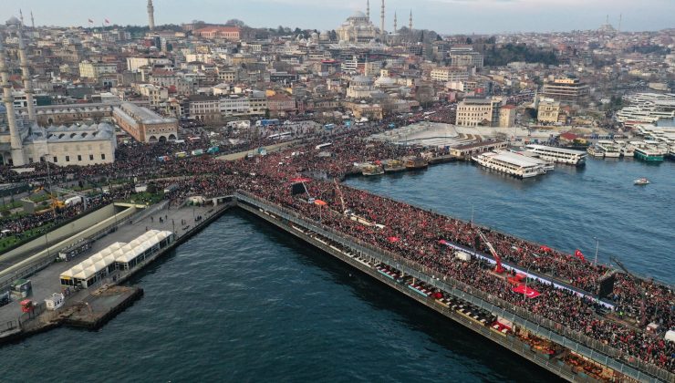 Onbinlerce kişi Filistin için Galata  Köprüsü’nde