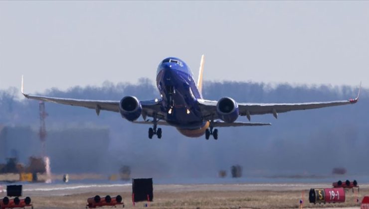 İstanbul- Riyad seferini yapan yolcu uçağı Antalya’ya acil iniş yaptı