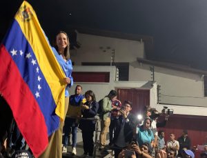 Venezuela’da Maduro’nun en büyük rakibine siyasi yasak
