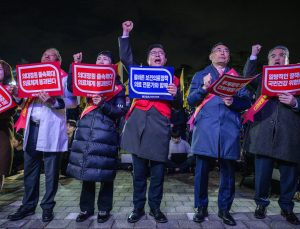 Güney Kore’de binlerce doktor greve gitti, hastaneler kırmızı alarma geçti