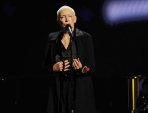 Annie Lennox’tan Grammy’de Gazze’de ateşkes çağrısı