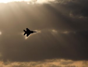 Lübnan’da İsrail uçakları kaynaklı “sonik patlama” paniğe yol açtı