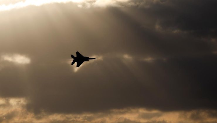 Lübnan’da İsrail uçakları kaynaklı “sonik patlama” paniğe yol açtı