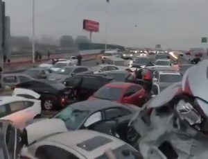 Çin’de zincirleme trafik kazası: 100’ü aşkın araç birbirine girdi