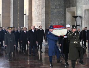 Azerbaycan Cumhurbaşkanı Aliyev, Anıtkabir’i ziyaret etti