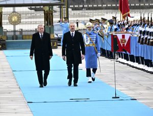 Erdoğan Aliyev’i resmi törenle karşıladı