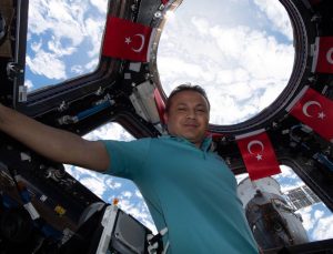 Alper Gezeravcı ve Ax-3 ekibi Dünya’ya döndü