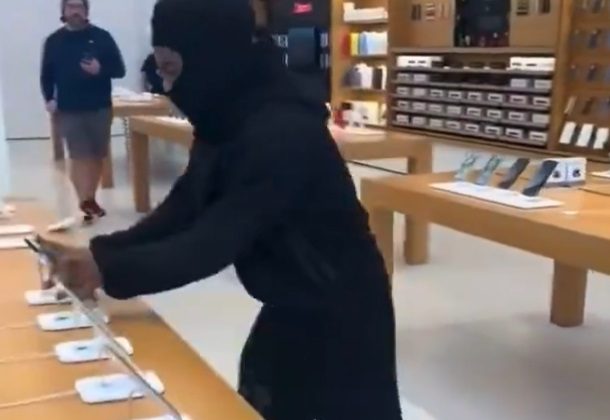 Maskeli hırsız Apple Store’dan düzinelerce iPhone çaldı