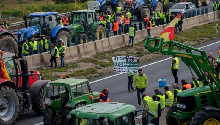 İspanya’da çiftçiler Madrid’e girmeden eylemlerini beşinci gün de sürdürdü
