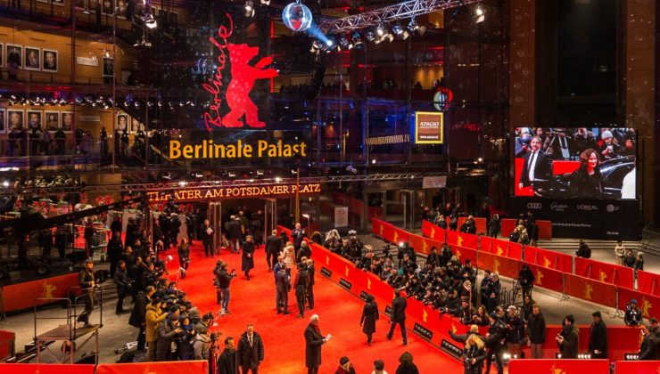74. Uluslararası Berlin Film Festivali’nde kırmızı halı geçidi göz doldurdu