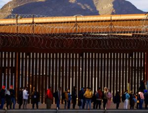 ABD-Meksika sınırında yakalanan göçmen sayısı %50 oranında düştü