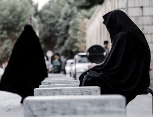 Suudiler’den kılık kıyafet devrimi: Çarşafı yasakladı