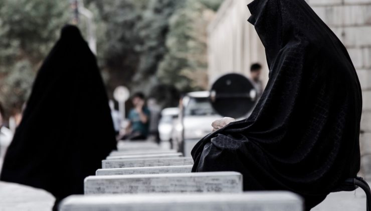 Suudiler’den kılık kıyafet devrimi: Çarşafı yasakladı