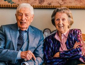 Hollanda eski Başbakanı Van Agt, eşiyle birlikte ‘el ele’ ötanazi yoluyla hayatlarını sonlandırdı