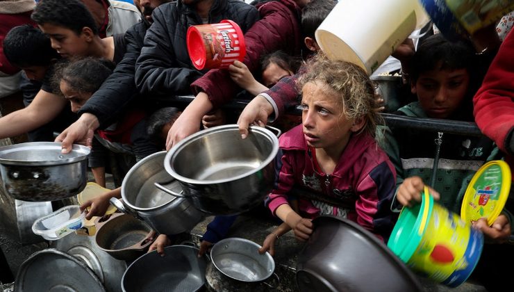 Gazze’nin kuzeyine aylardan sonra ilk defa düzenli insani yardım ulaştı