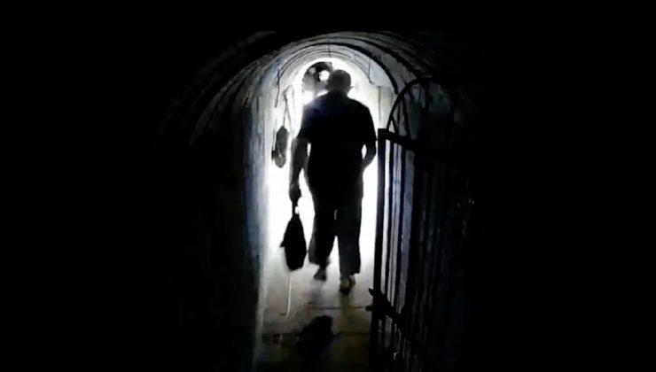 Hamas’ın lideri Yahya Sinvar tünellerde görüntülendi