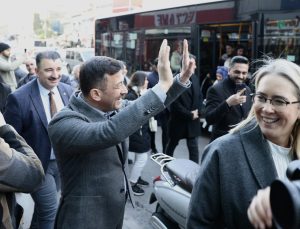 AK Parti İzmir adayı Hamza Dağ kafe ve barları gezdi