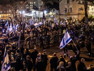 İsrailliler erken seçim talebiyle sokakta