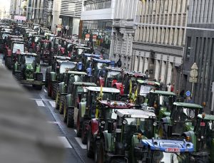 İtalyan çiftçilerden Roma’da traktörlü protesto