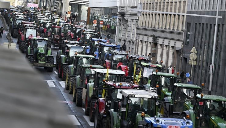 İtalyan çiftçilerden Roma’da traktörlü protesto