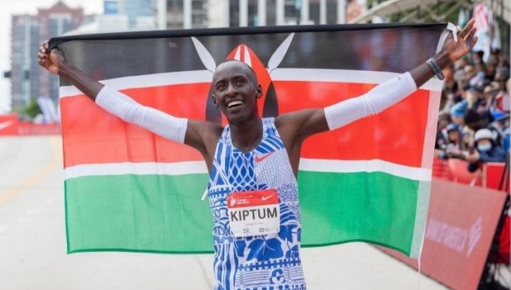 Dünya rekortmeni maraton koşucusu trafik kazasında hayatını kaybetti
