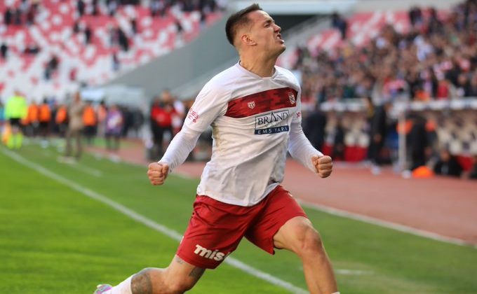 Rey Manaj, golleriyle Sivasspor’u sırtlıyor