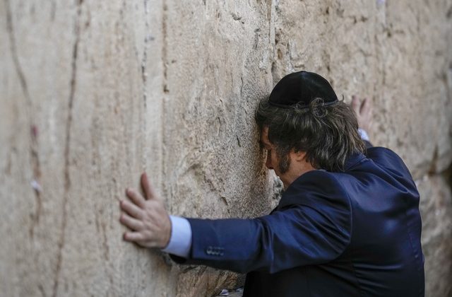 Arjantin lideri Milei, İsrail’de: Ağlama duvarına sarıldı, “Yahudi olacağım’ dedi