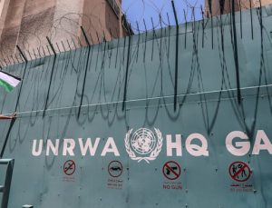 İsrail bankası, Gazze’de Filistinlilere yardım eden UNRWA’nın hesabını bloke etti