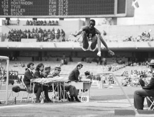 1968 Olimpiyatları’nda uzun atlama rekoru kıran Bob Beamon’ın altın madalyası 441 bin dolara satıldı
