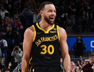 Curry, Warriors’a galibiyet 0.7 saniye kala getirdi!