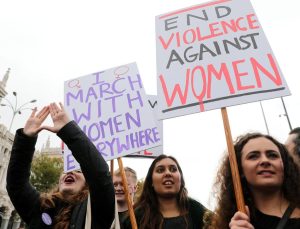 AB kadına yönelik şiddetle ilgili ilk yasayı kabul etti; tecavüzün tanımı üzerinde anlaşamadı