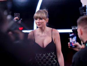 Taylor Swift, özel jetini takip eden öğrenciye dava açacağı uyarısında bulundu