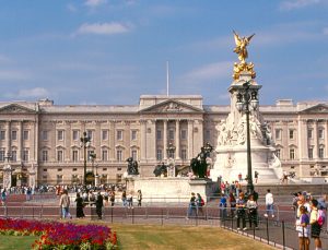 Buckingham Sarayı’ndan ‘Dünya Saati’ kararı