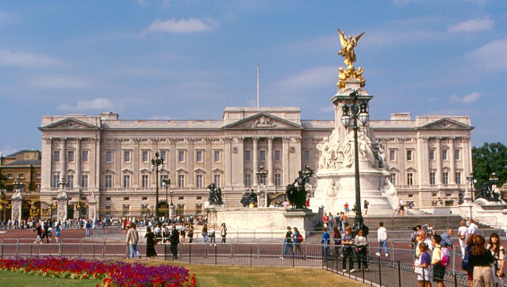 Buckingham Sarayı’ndan ‘Dünya Saati’ kararı