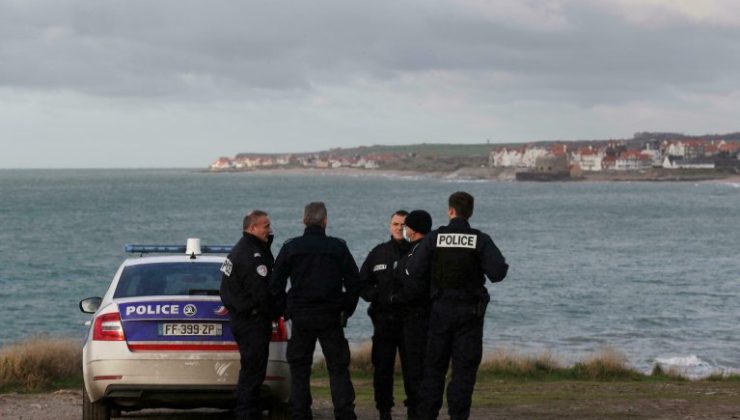 Fransız polisi göçmen teknelerine karşı ‘saldırgan’ taktikler kullanıyor