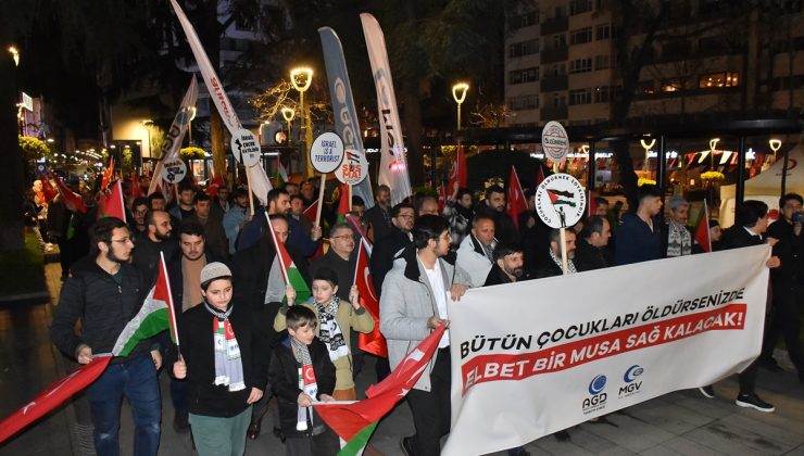 Teravih sonrası Filistin’e destek yürüyüşü gerçekleştirildi