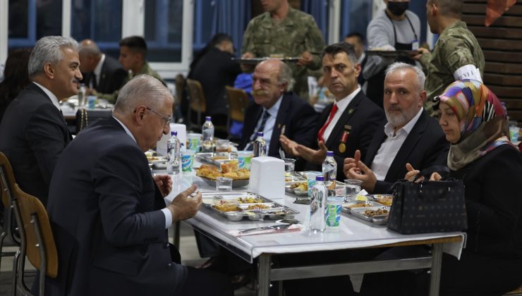  Güler, şehit aileleri ve gazilerle iftar yaptı