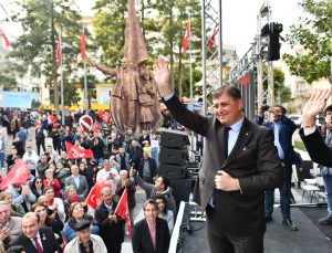 İzmir Büyükşehir Belediye Başkan adayı Cemil Tugay mal varlığını açıkladı