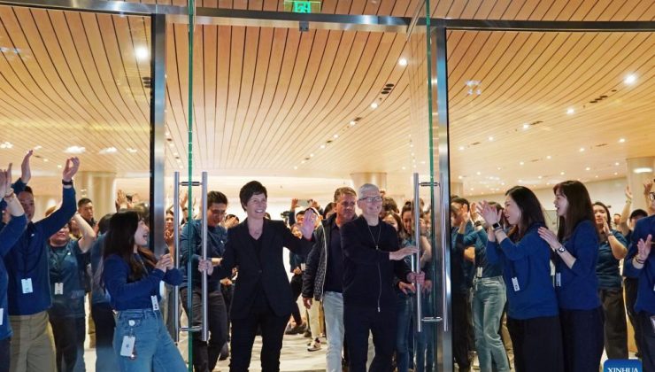 Apple Çin’deki en büyük satış mağazasını açtı