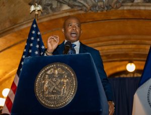 New York belediye başkanı ‘güvenlik endişeleri’ nedeniyle güney sınırına geziyi iptal etti