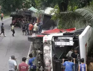 Filipinler’deki trafik kazasında 17 kişi öldü