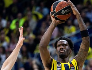 Euroleague’de Hayes-Davis rekor kırdı, Fenerbahçe Beko farklı kazandı