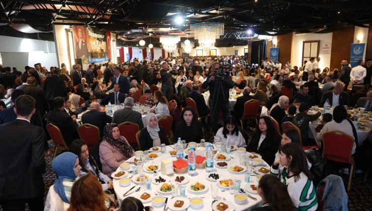Cumhur İttifakı’nın İzmir adayı Dağ, Ülkü Ocaklarının iftarına katıldı