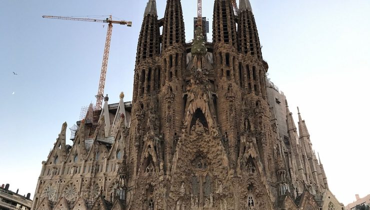 La Sagrada Familia inşaatının başlamasından 144 yıl sonra açılıyor