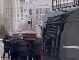 Navalni için Moskova’da gergin cenaze töreni