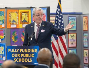 Vali Murphy’den okullara 11.7 milyar dolarlık fon