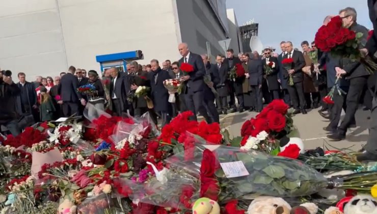 Rusya’daki 130’dan fazla diplomatik temsilcilik, terör saldırısında ölenleri andı